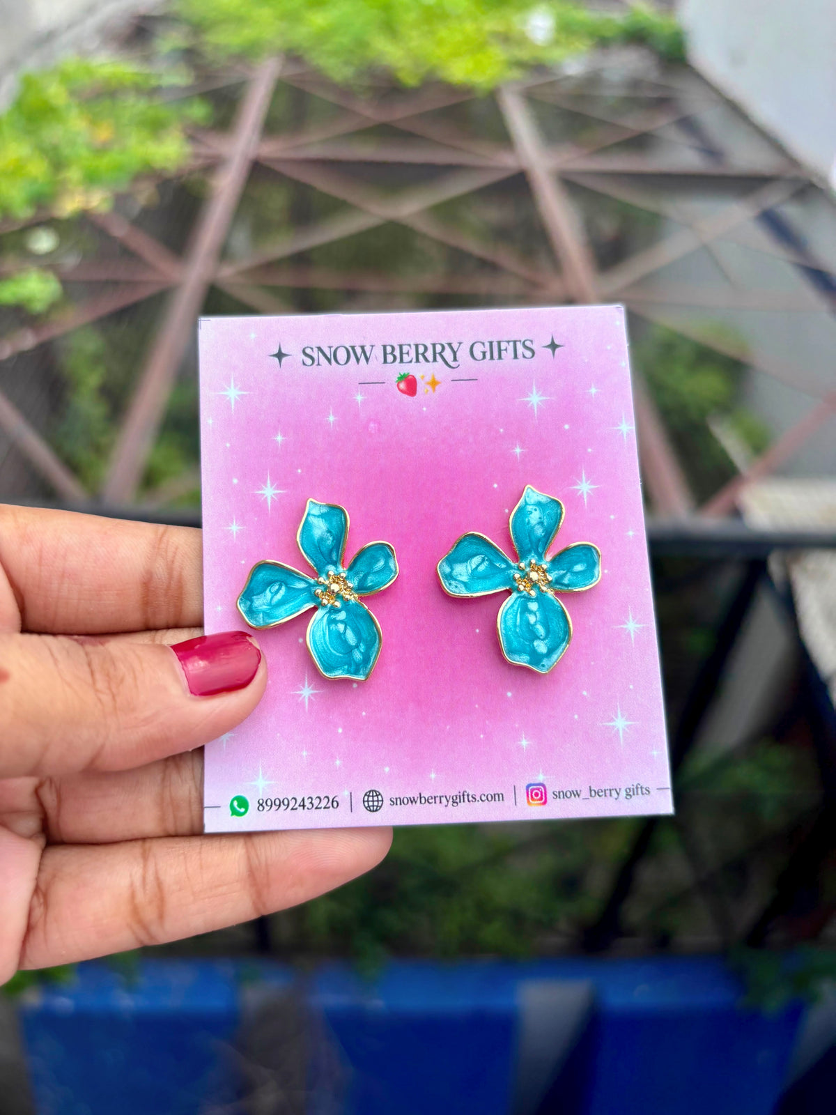 { Flower } Blue stud