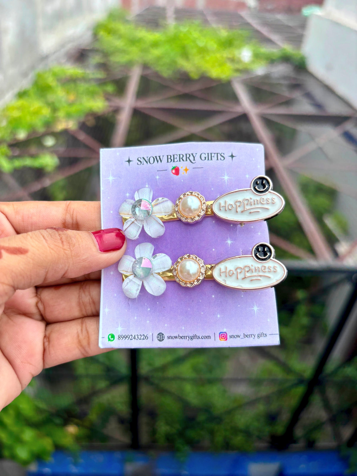 { White } Hair Clip 🤍🪞✨