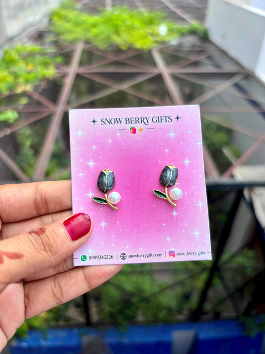 { Black } Tulip stud